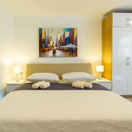 Apartments & Room Rollex 4*
