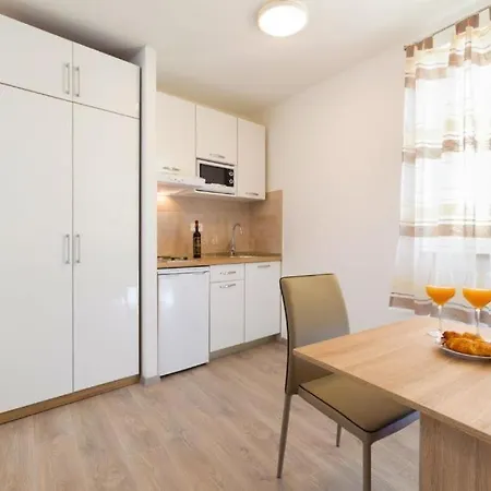 Apartments & Room Rollex Guest house 4*